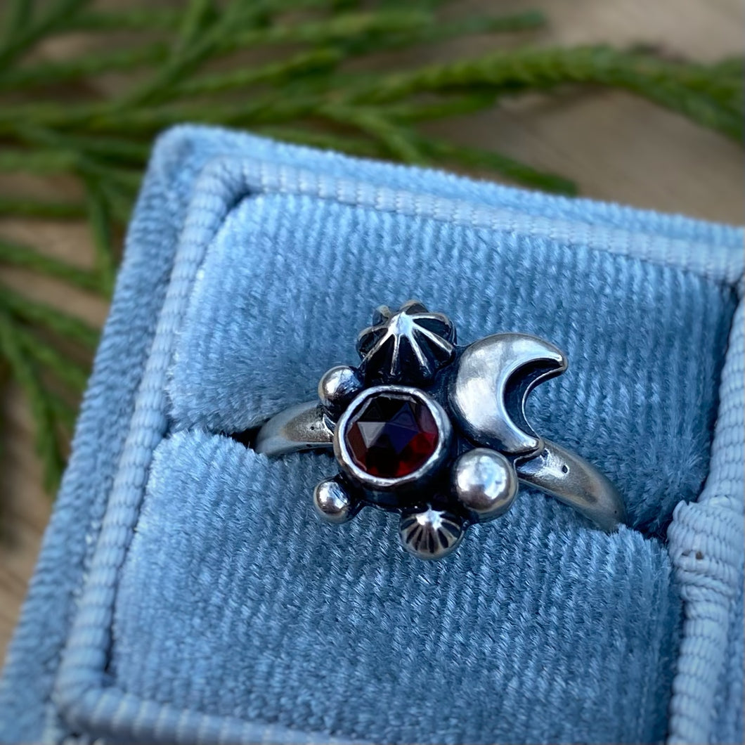 Garnet Moon Cluster Ring / Size 8