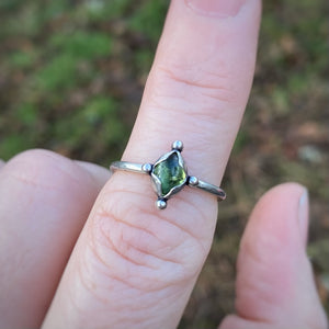 Peridot Four Dots Ring / Size 7.25