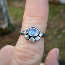 Load image into Gallery viewer, Rainbow Moonstone Point Ring / Size 7