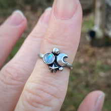 Load image into Gallery viewer, Moonstone Moon Cluster Ring / Size 6.25