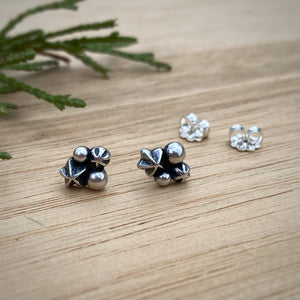 Starry Cluster Stud Earrings {B}