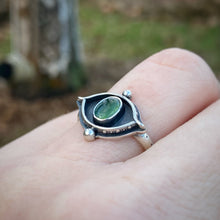 Load image into Gallery viewer, Green Serpentine Shadowbox Eye Ring / Size 8.75