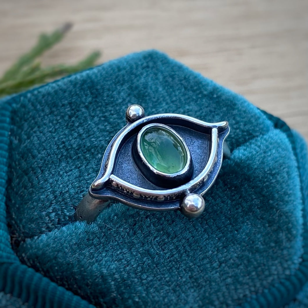 Green Serpentine Shadowbox Eye Ring / Size 8.75