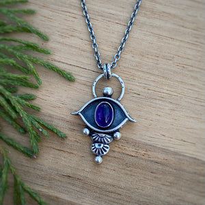 Amethyst Eye Necklace / 19”