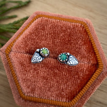 Load image into Gallery viewer, Prima Vera Tiny Leafy Stud Earrings