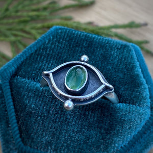 Green Serpentine Shadowbox Eye Ring / Size 8.75