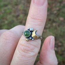 Load image into Gallery viewer, Serpentine Mixed Metal Moon Cluster Ring / Size 7