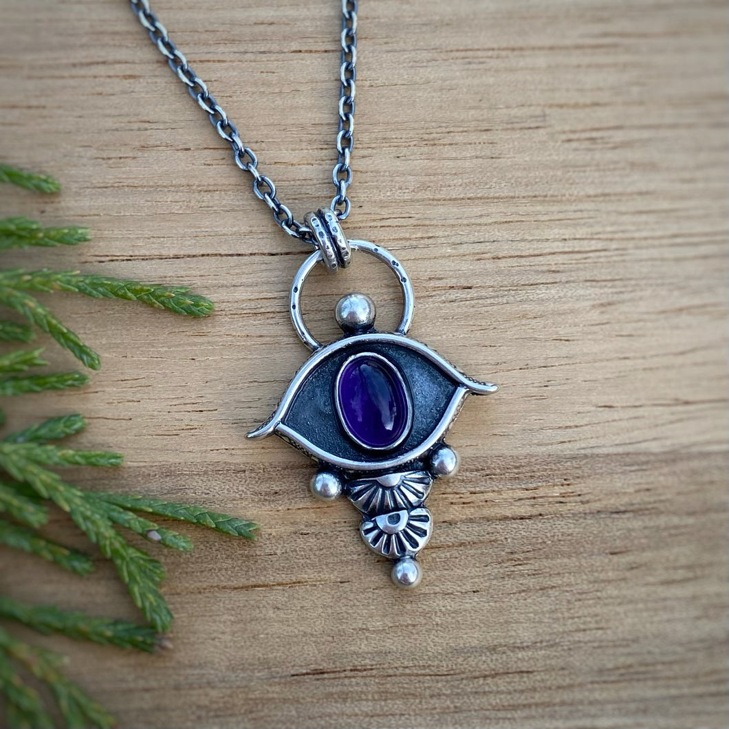 Amethyst Eye Necklace / 19”