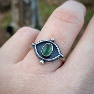 Green Serpentine Shadowbox Eye Ring / Size 8.75